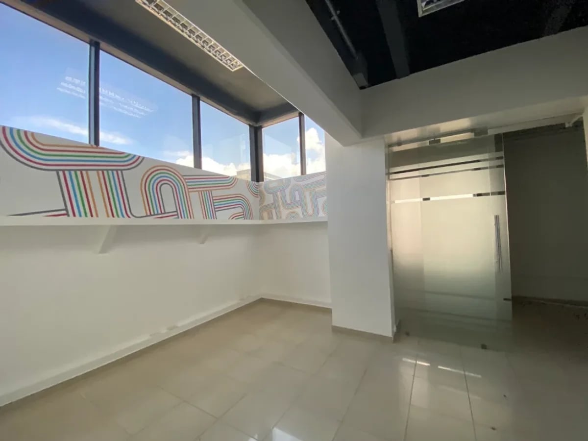 Oficina en Evaristo Morales, Santo Domingo – foto 7