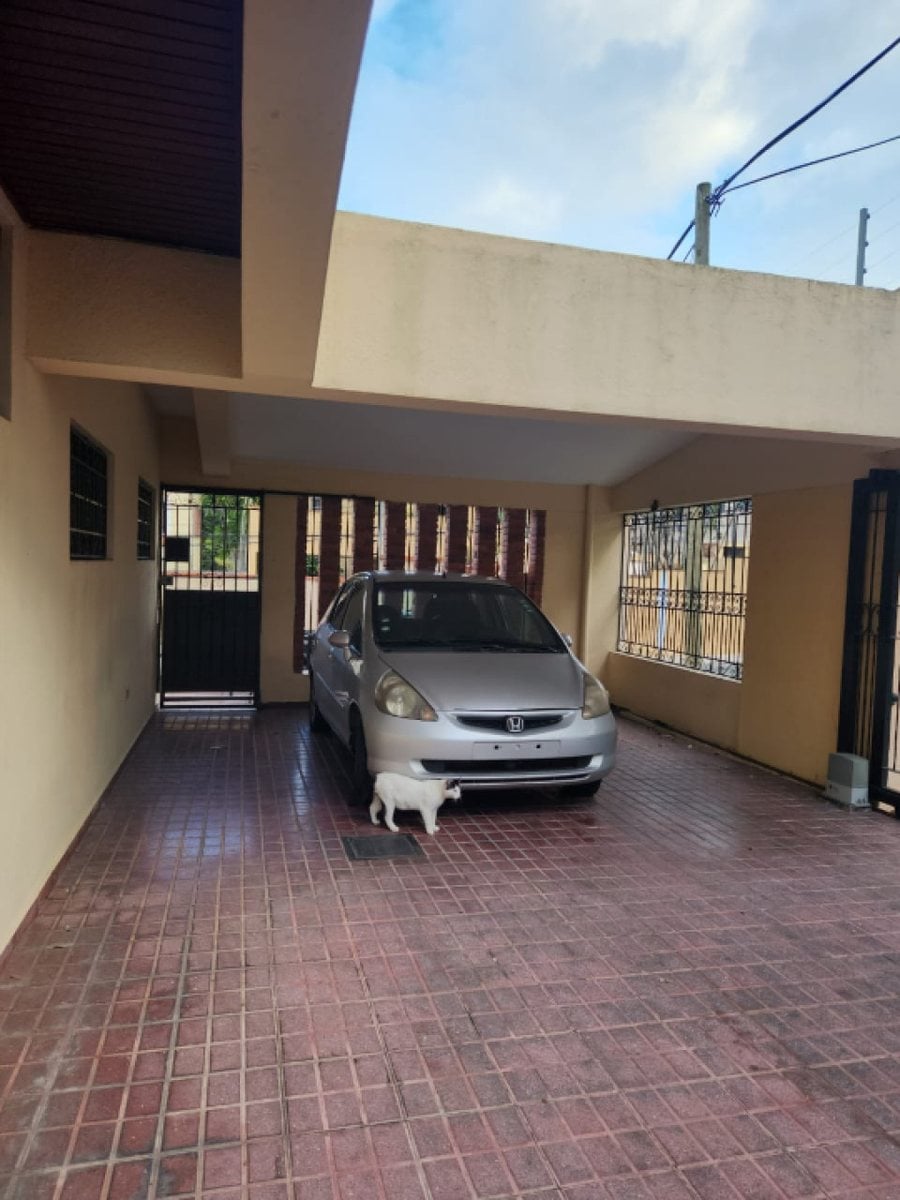 Casa en Arroyo Hondo, Santo Domingo – foto 2