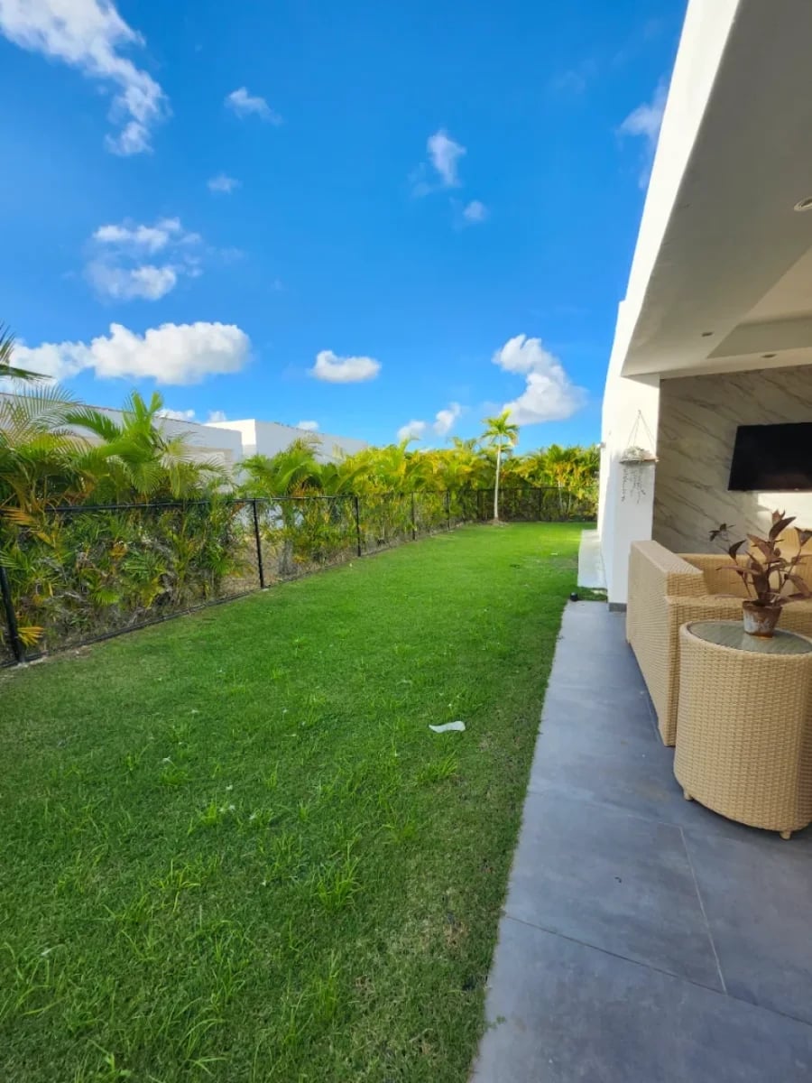 CASA CON TERRAZA Y PATIO EN VISTA CANA – foto 8