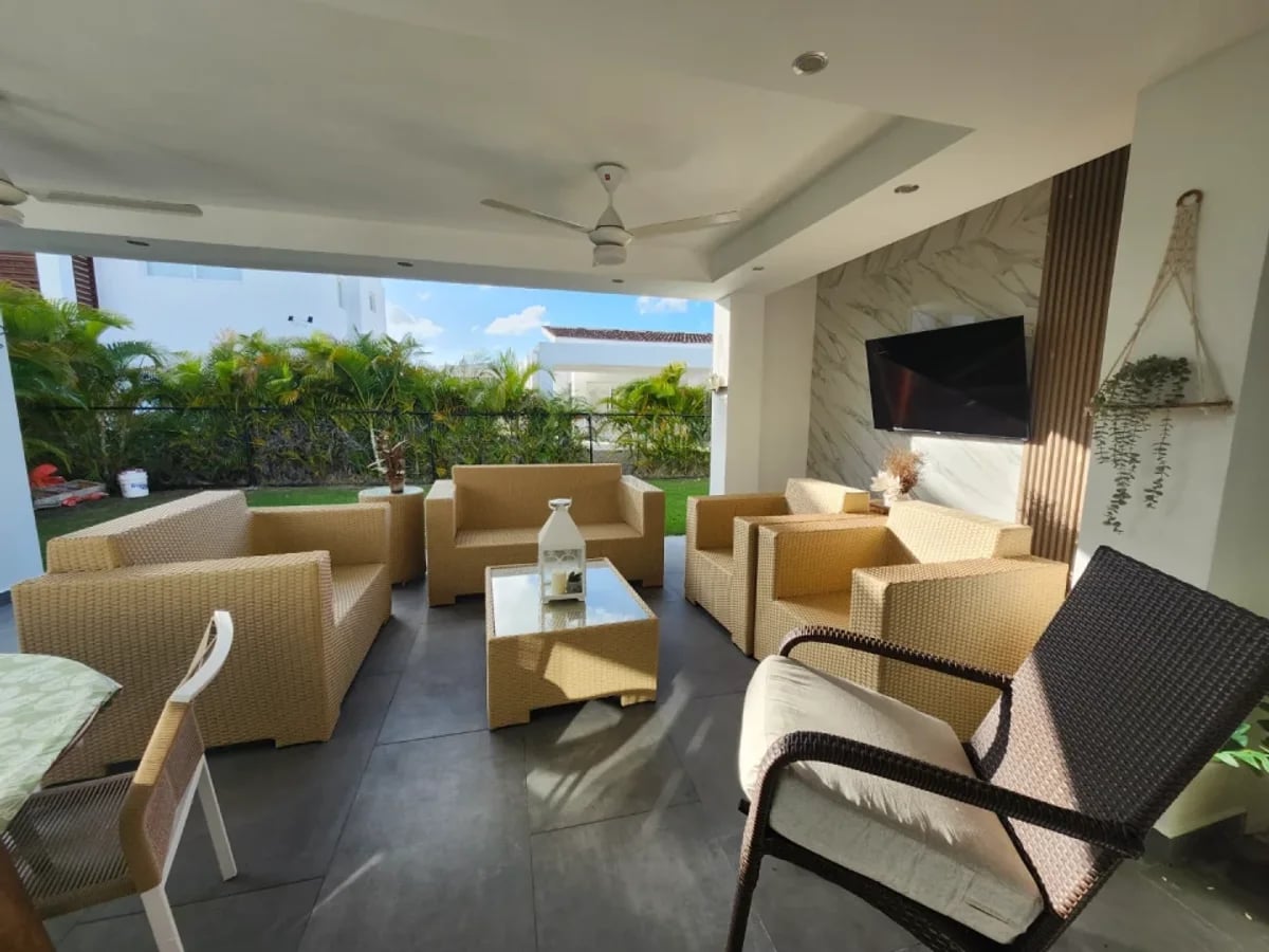 CASA CON TERRAZA Y PATIO EN VISTA CANA – foto 7