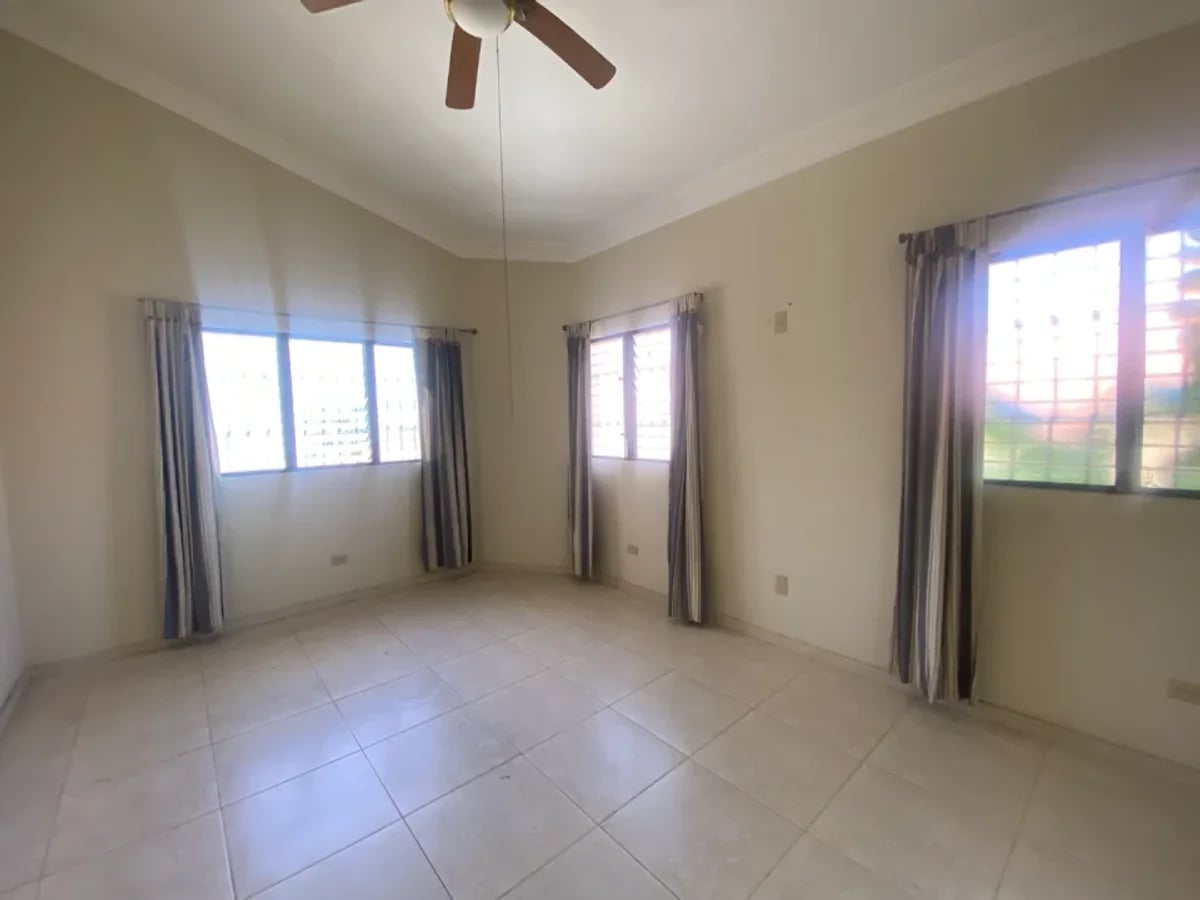 Casa 5 habitaciones y amplio patio – foto 11