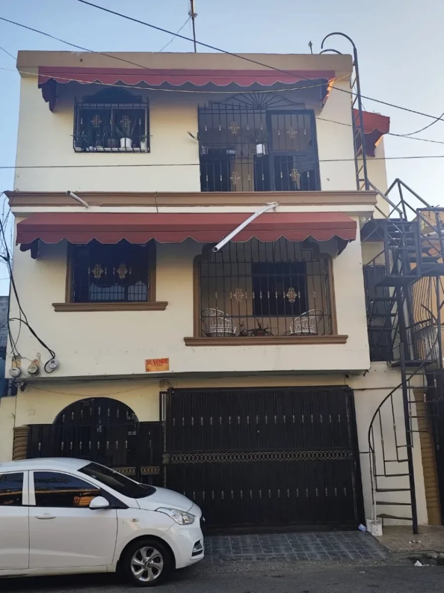 Edificio en Ensanche Luperón, Santo Domingo – foto 1
