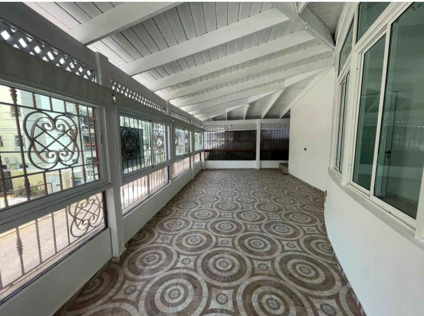 Apartamento en 2do Piso con Terraza y Patio – foto 5
