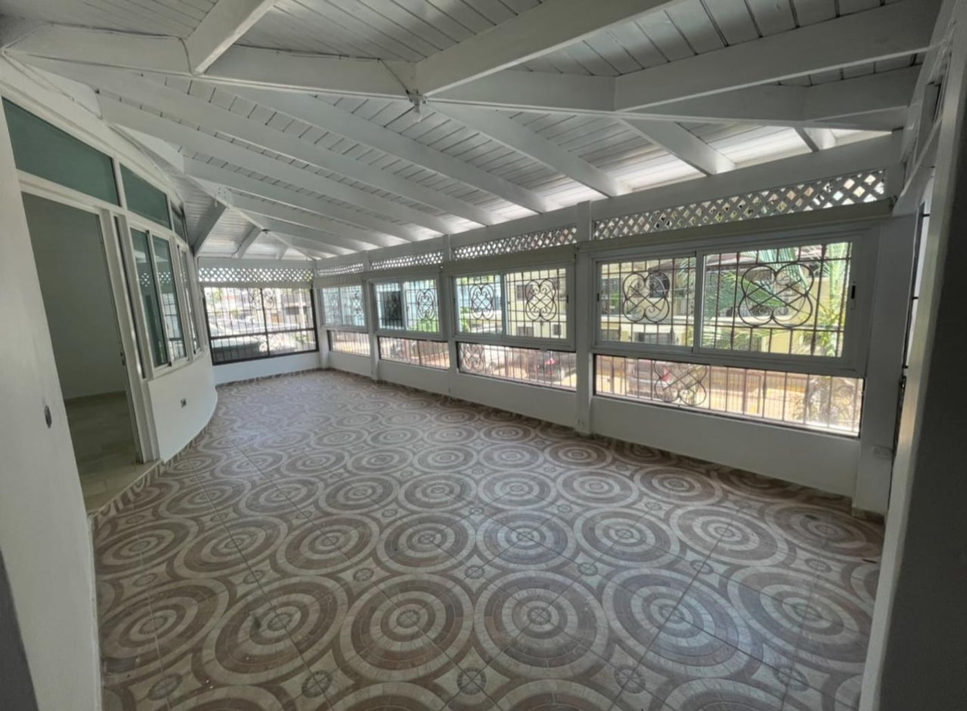 Apartamento en 2do Piso con Terraza y Patio – foto 4