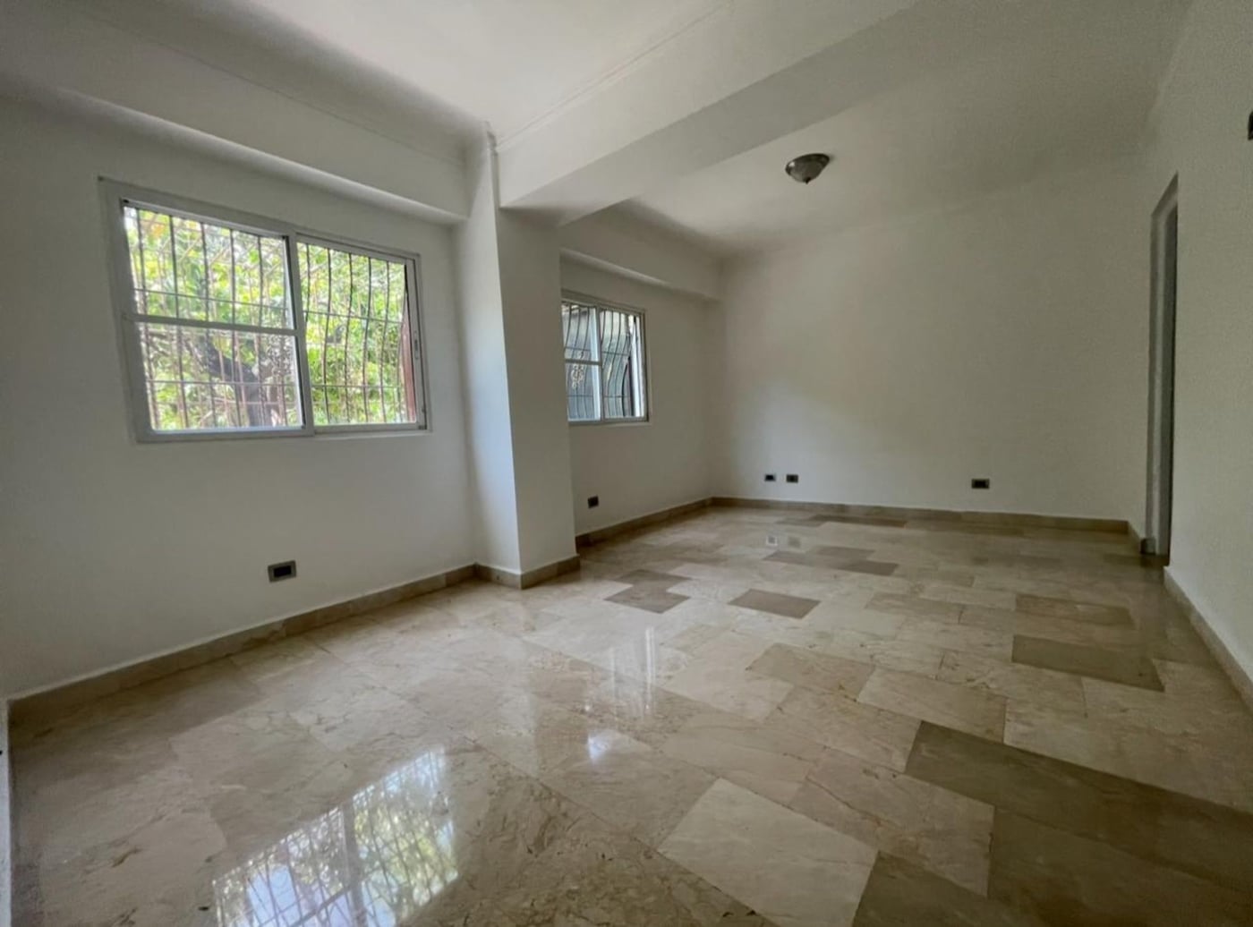 Apartamento en 2do Piso con Terraza y Patio – foto 7