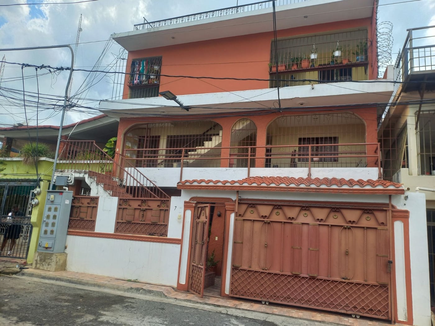 Vendo Propiedad de tres niveles en Alma Rosa II – foto 1