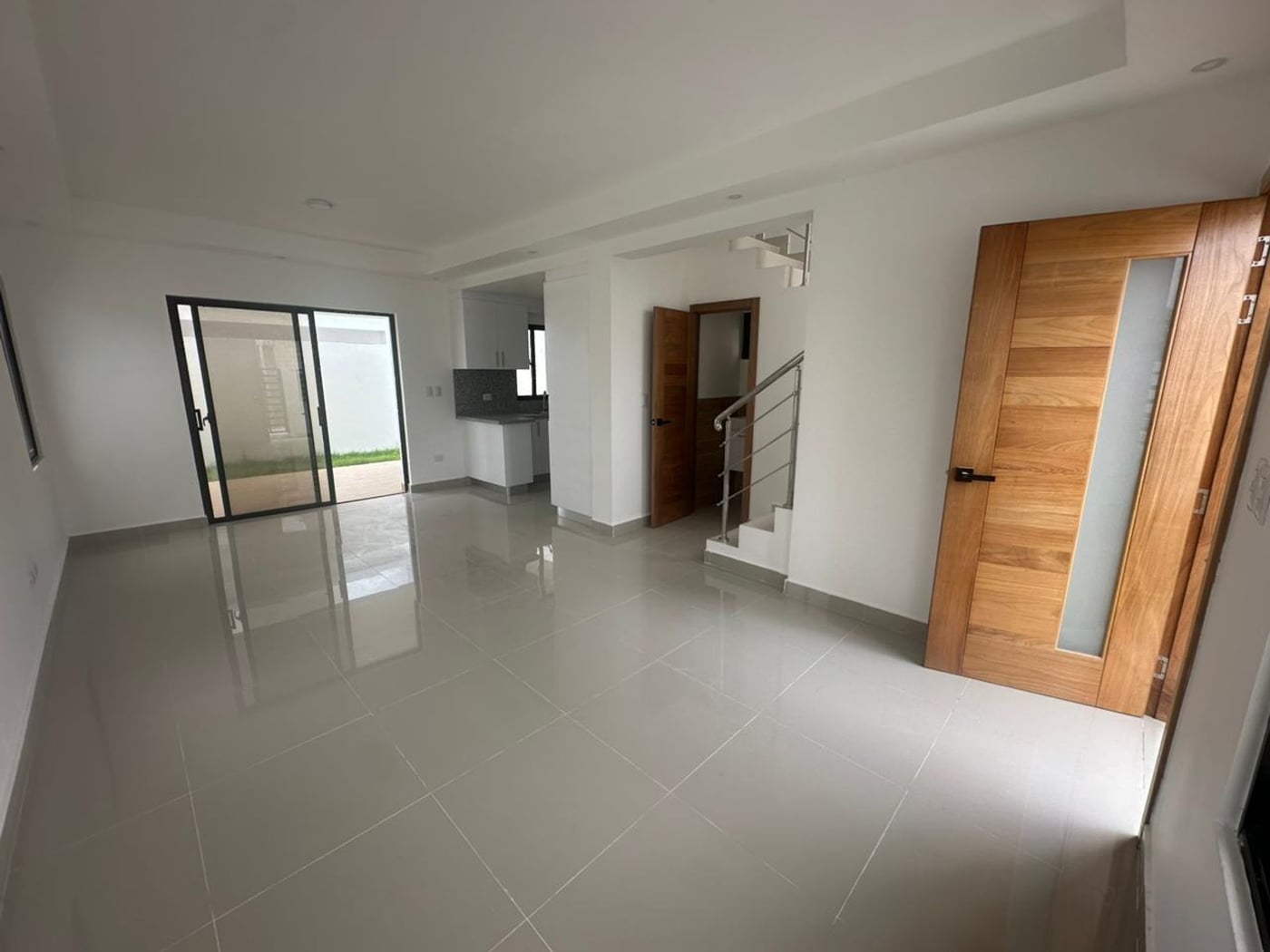 Casa en venta en frente de plaza comercial – foto 5