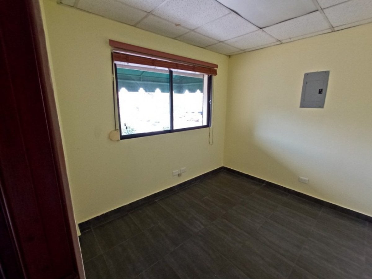 Local comercial en Enriquecido En Santo Domingo – foto 11