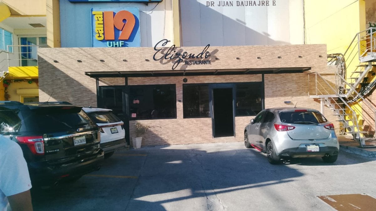 Local comercial en alquiler en Plaza Cinevisión, 75 m² en Primer nivel – foto 1