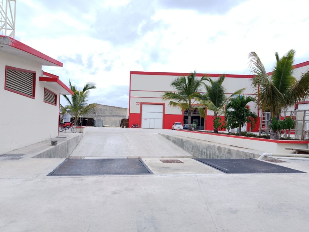Exclusiva Nave Industrial en Bávaro – foto 8