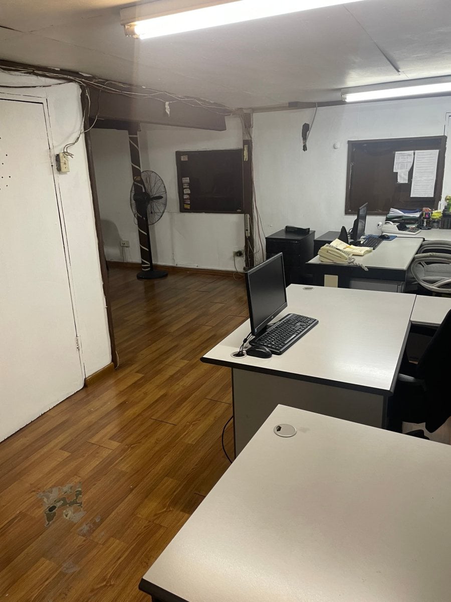 Amplio Local Comercial de dos niveles – foto 4