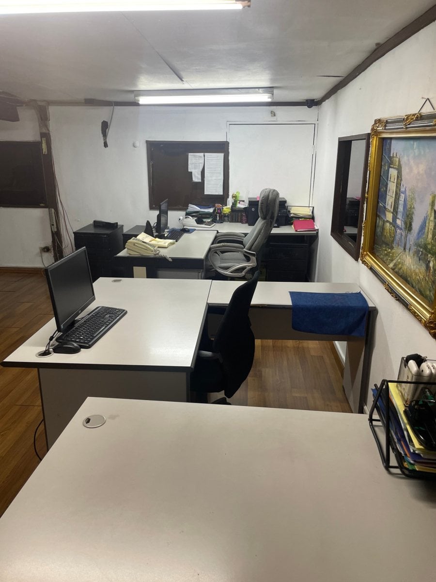 Amplio Local Comercial de dos niveles – foto 2