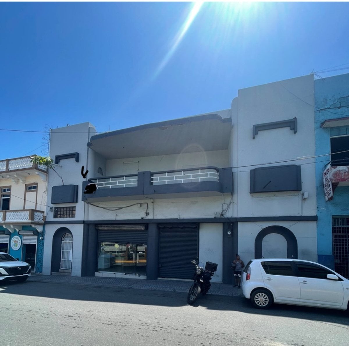 Amplio Local Comercial de dos niveles – foto 1