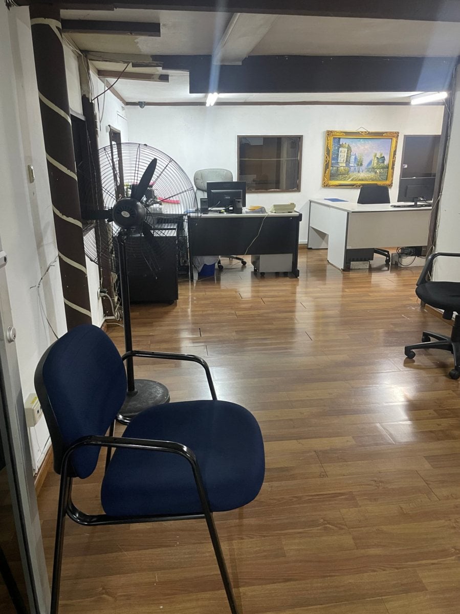 Amplio Local Comercial de dos niveles – foto 5