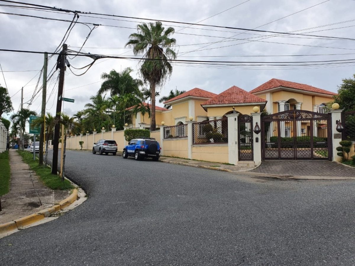 Casa de lujo en Arroyo Hondo, Santo Domingo – foto 1