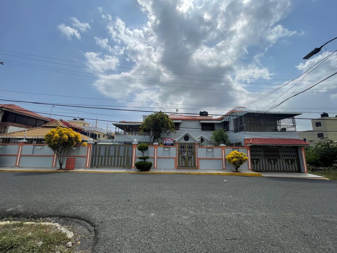 CASA EN BRISA ORIENTAL II CON PISCINA – foto 1