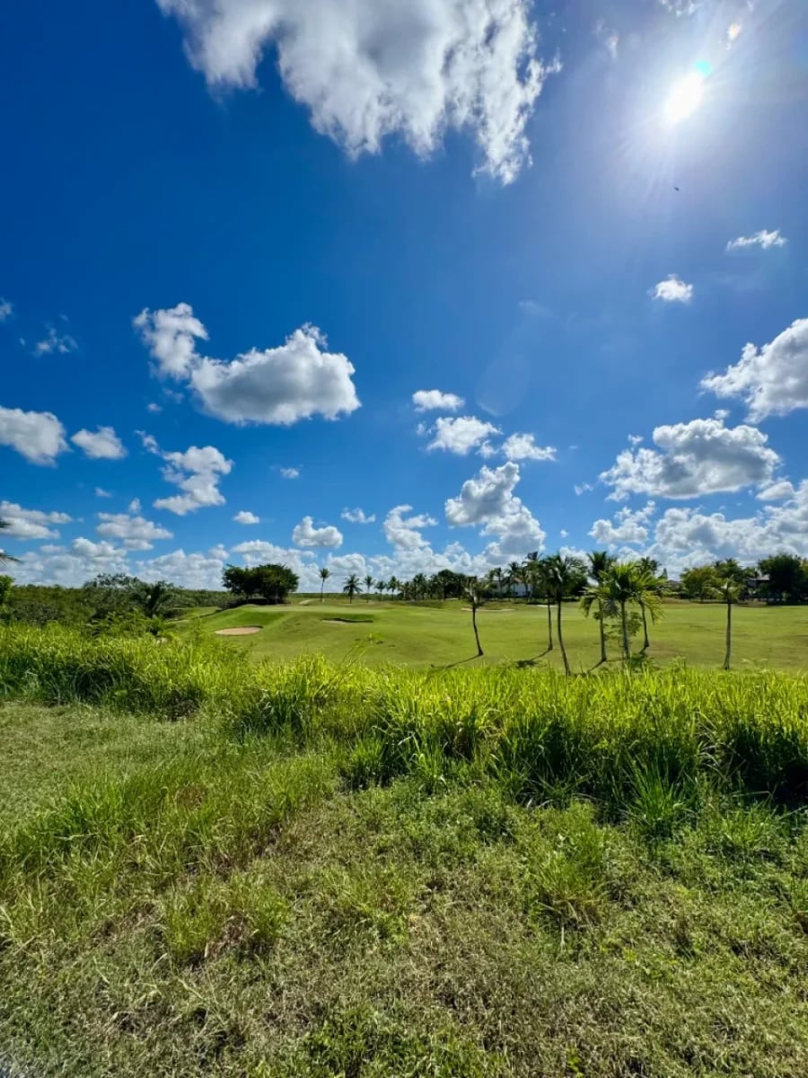 Solar en venta La Estancia, 801.38 m² con vista al golf – foto 1