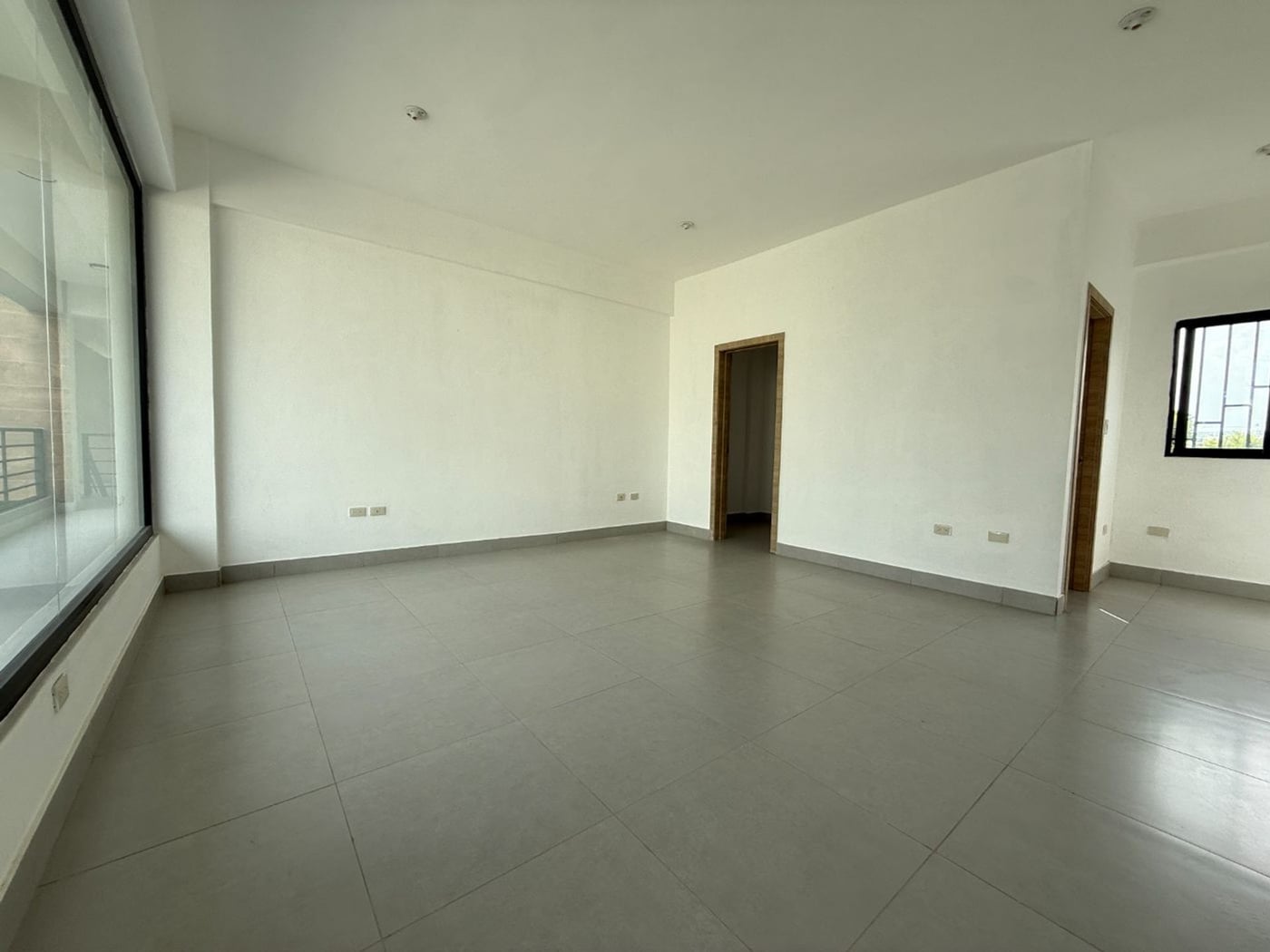 Locales en alquiler en la. Jacobo Majluta – foto 1