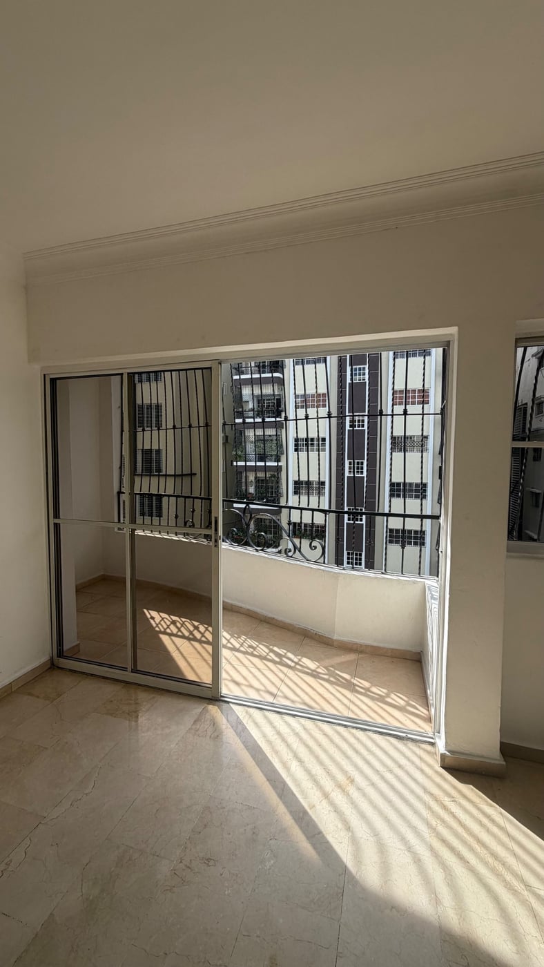 Apto en Urb. REAL con balcón y 2 parqueos – foto 2