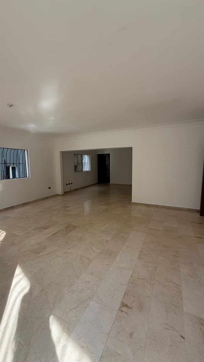 Apto en Urb. REAL con balcón y 2 parqueos – foto 3