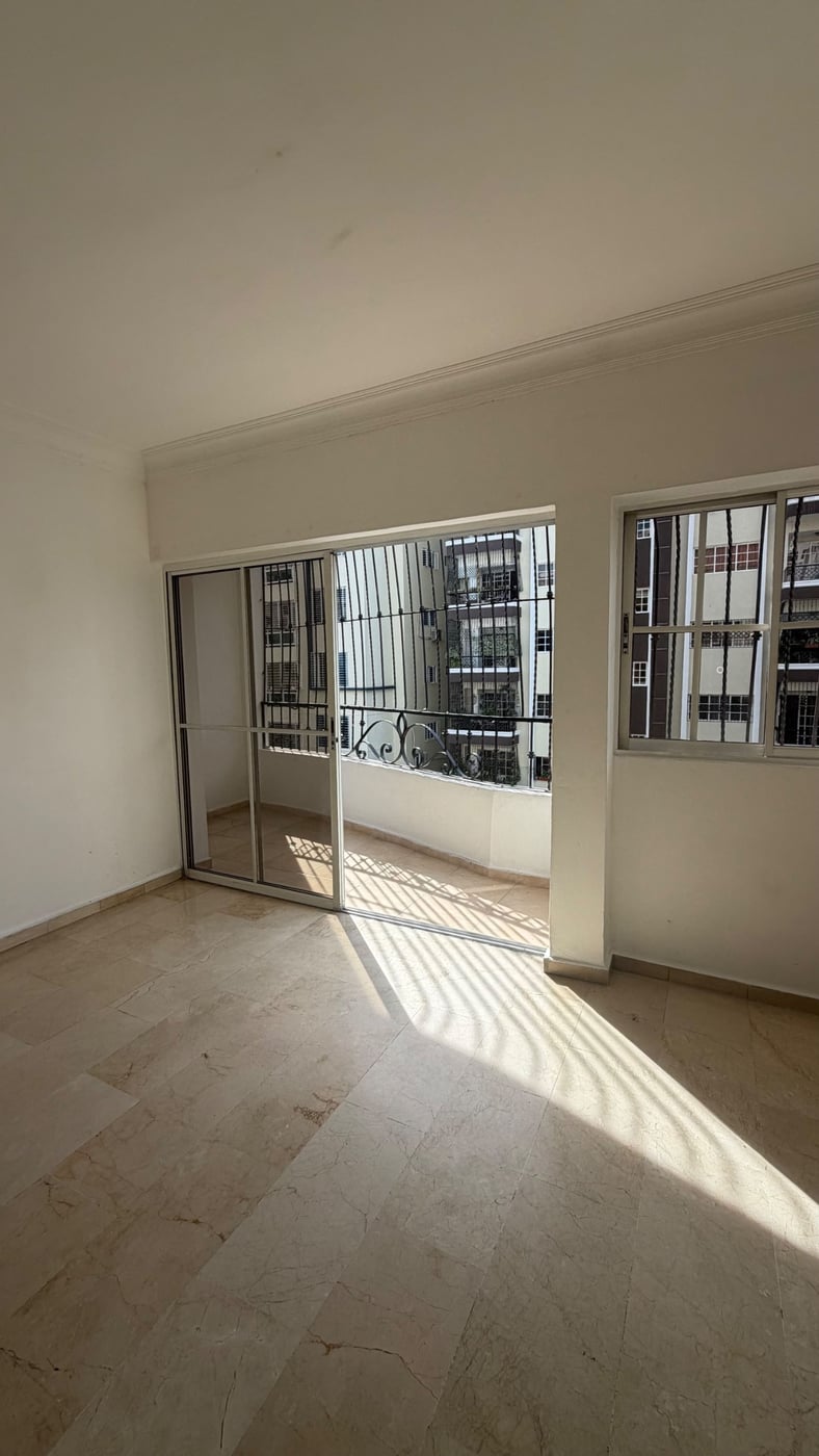 Apto en Urb. REAL con balcón y 2 parqueos – foto 1
