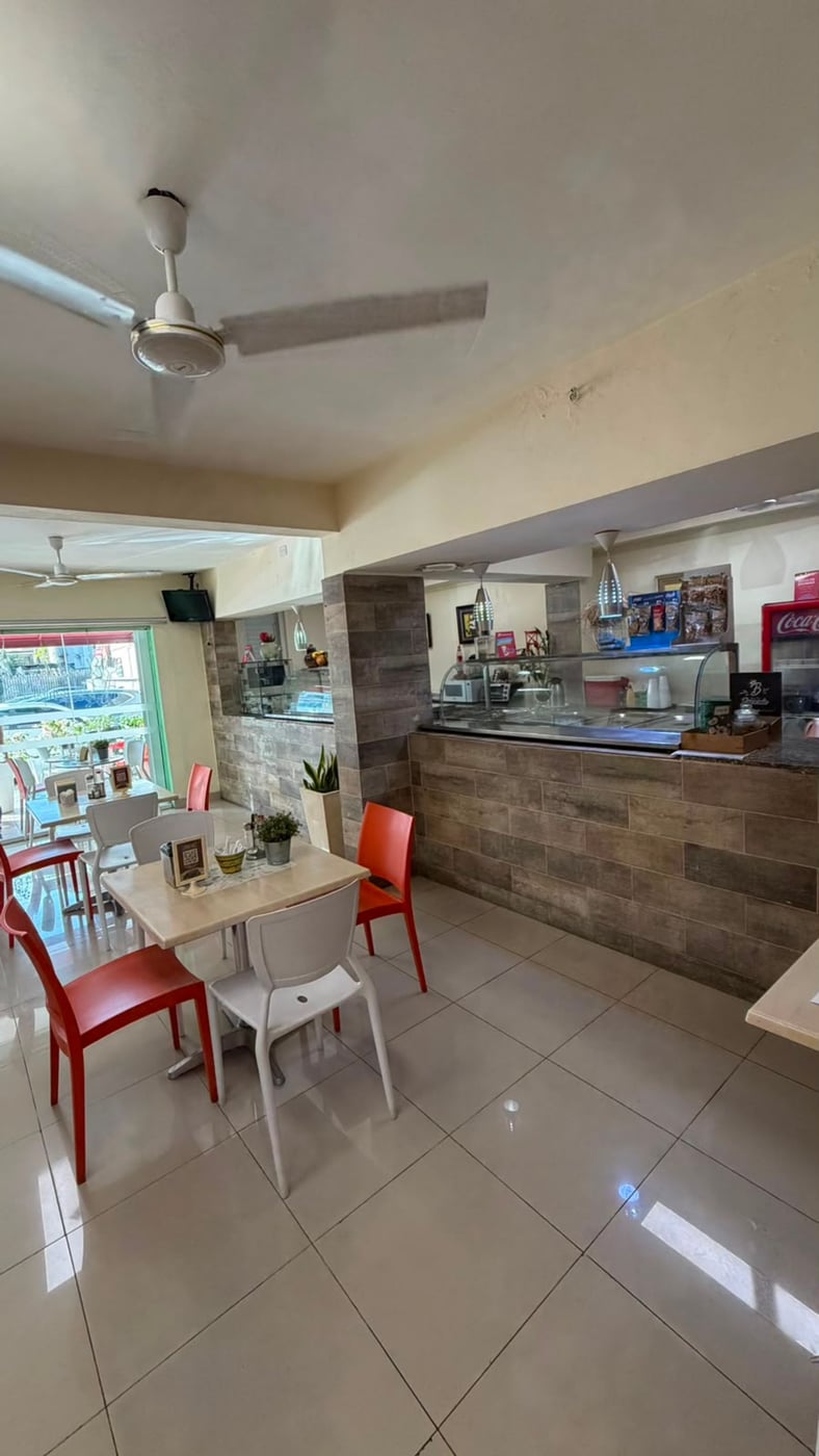 Local Para Negocio de Comida - Ensanche Paraíso – foto 1