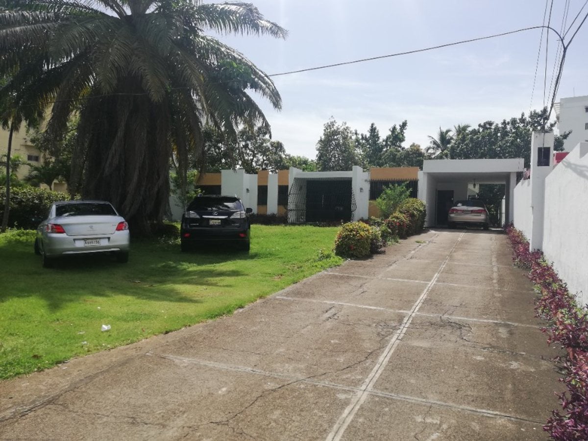 Casa-Solar ideal para cualquier tipo de negocio – foto 1