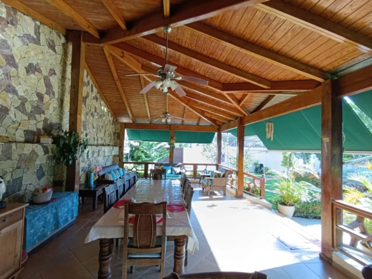 Casa de 9 hab. con piscina y paneles solares – foto 5