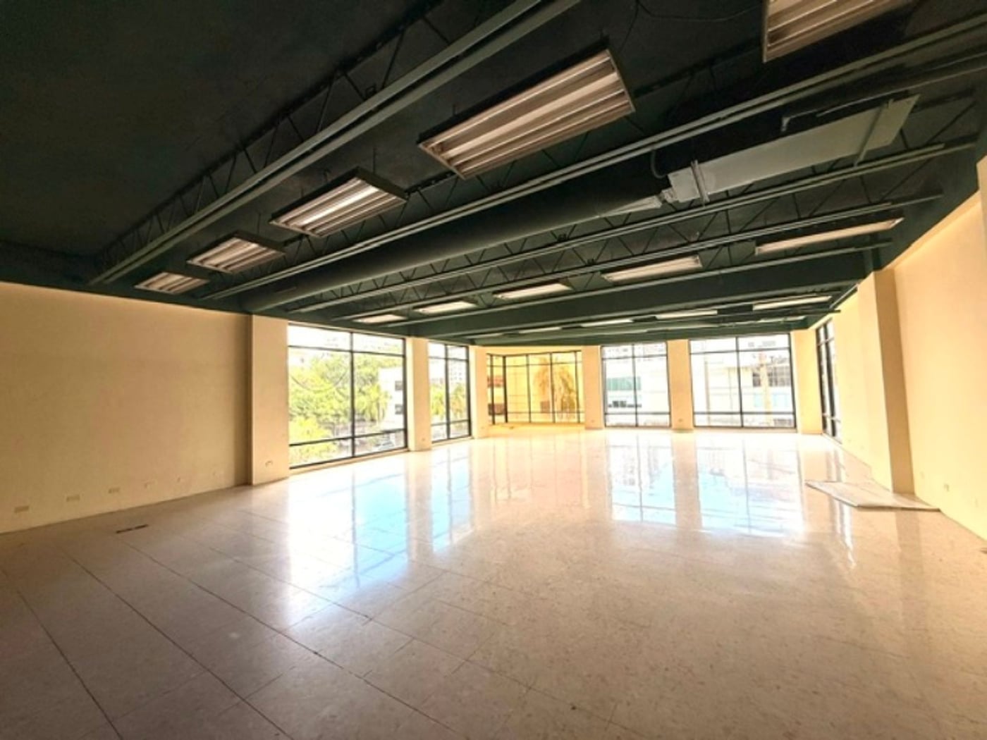 EDIFICIO COMERCIAL EN ALQUILER 2000 M² ROBERTO PAS – foto 5
