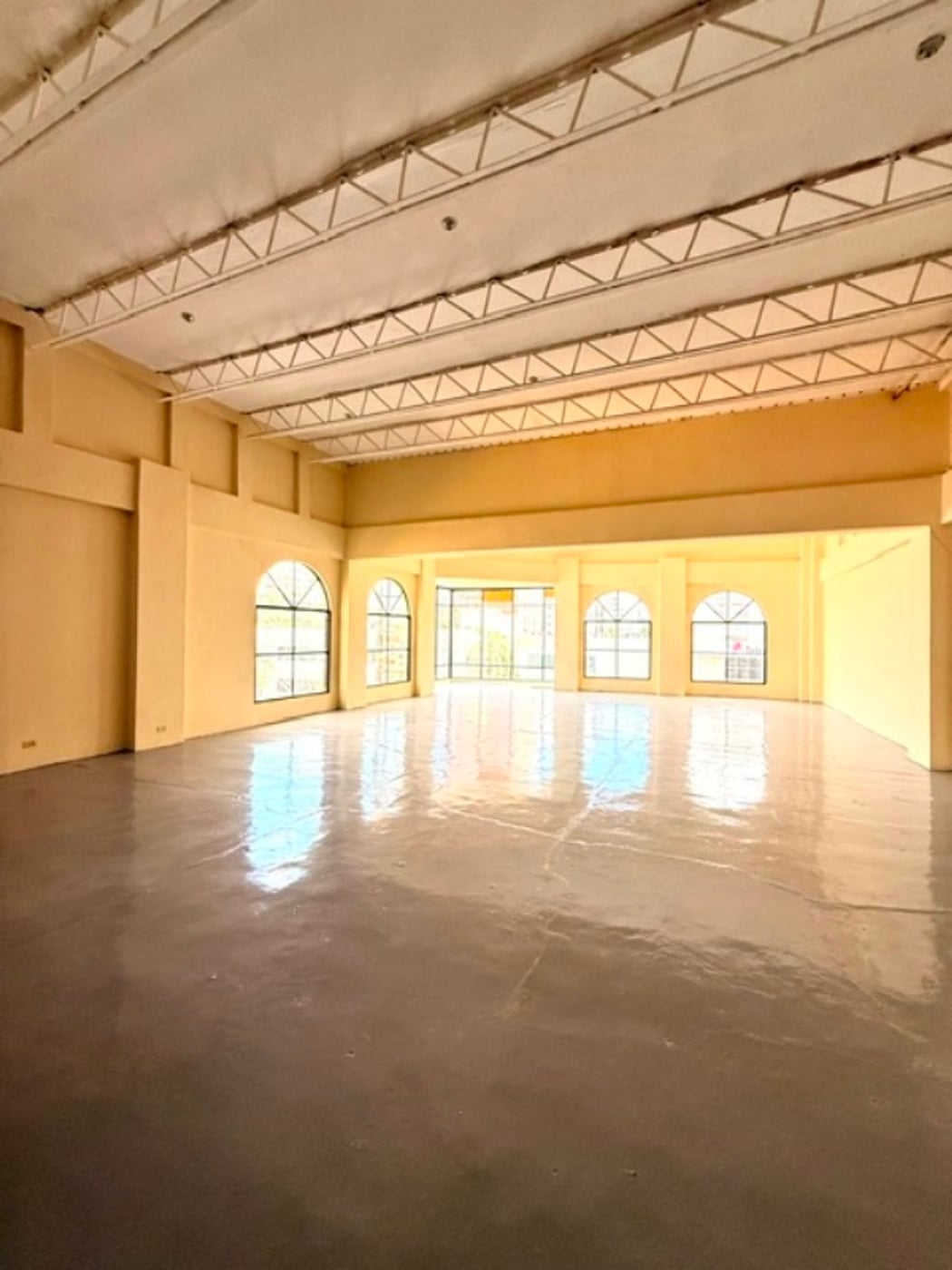 EDIFICIO COMERCIAL EN ALQUILER 2000 M² ROBERTO PAS – foto 4