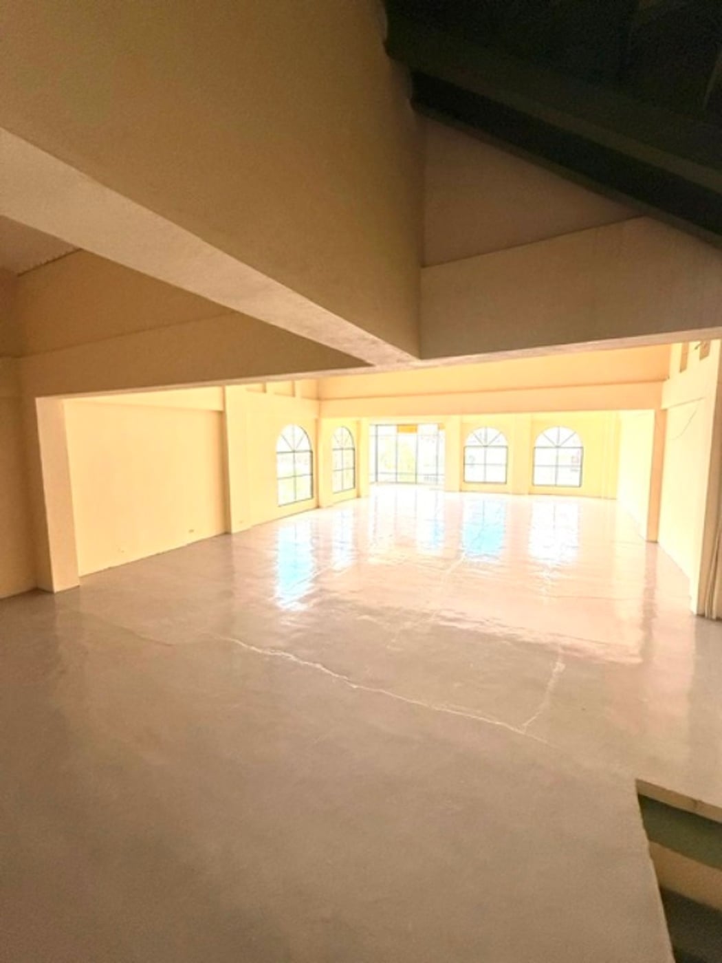 EDIFICIO COMERCIAL EN ALQUILER 2000 M² ROBERTO PAS – foto 6