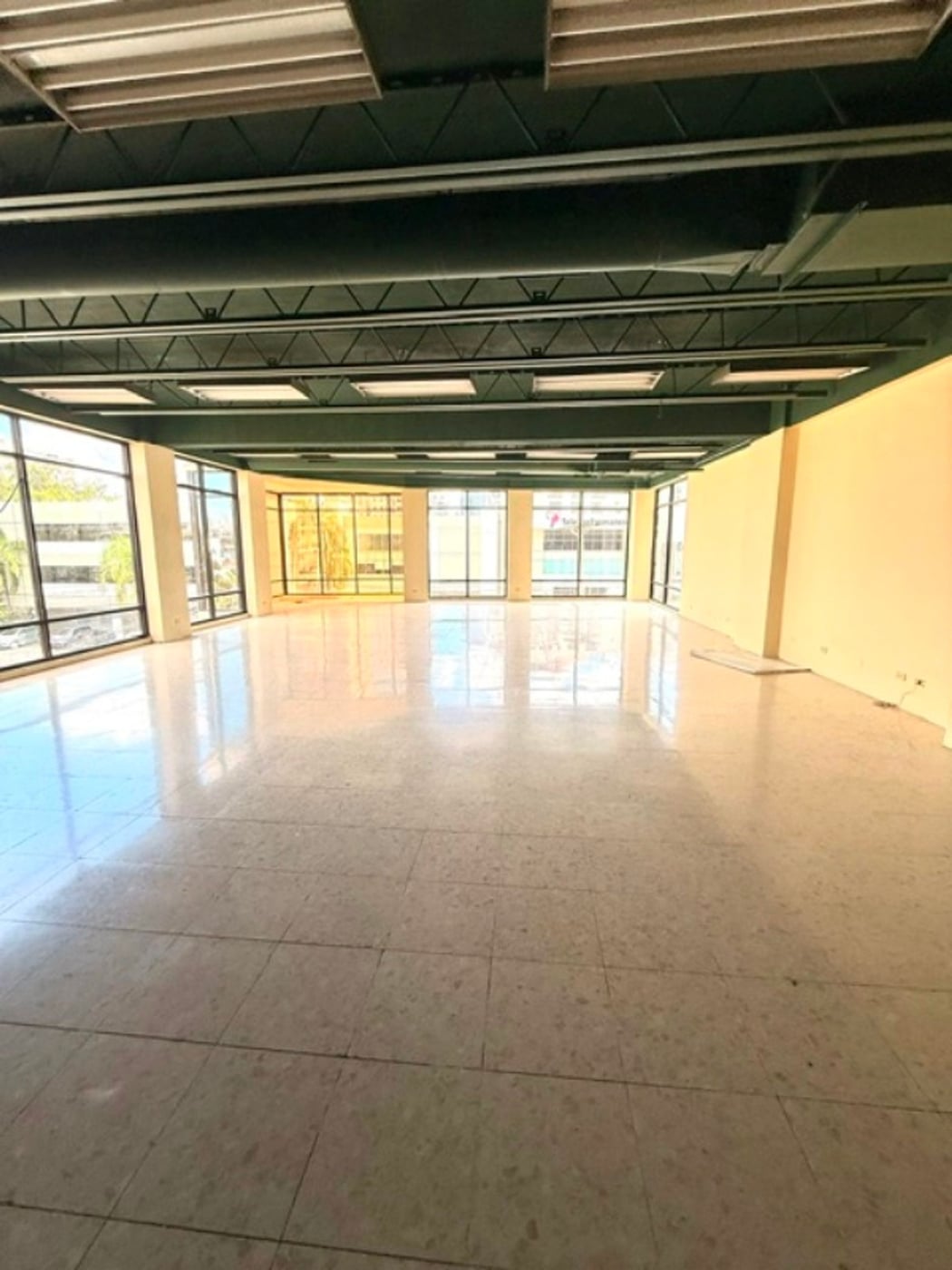EDIFICIO COMERCIAL EN ALQUILER 2000 M² ROBERTO PAS – foto 2