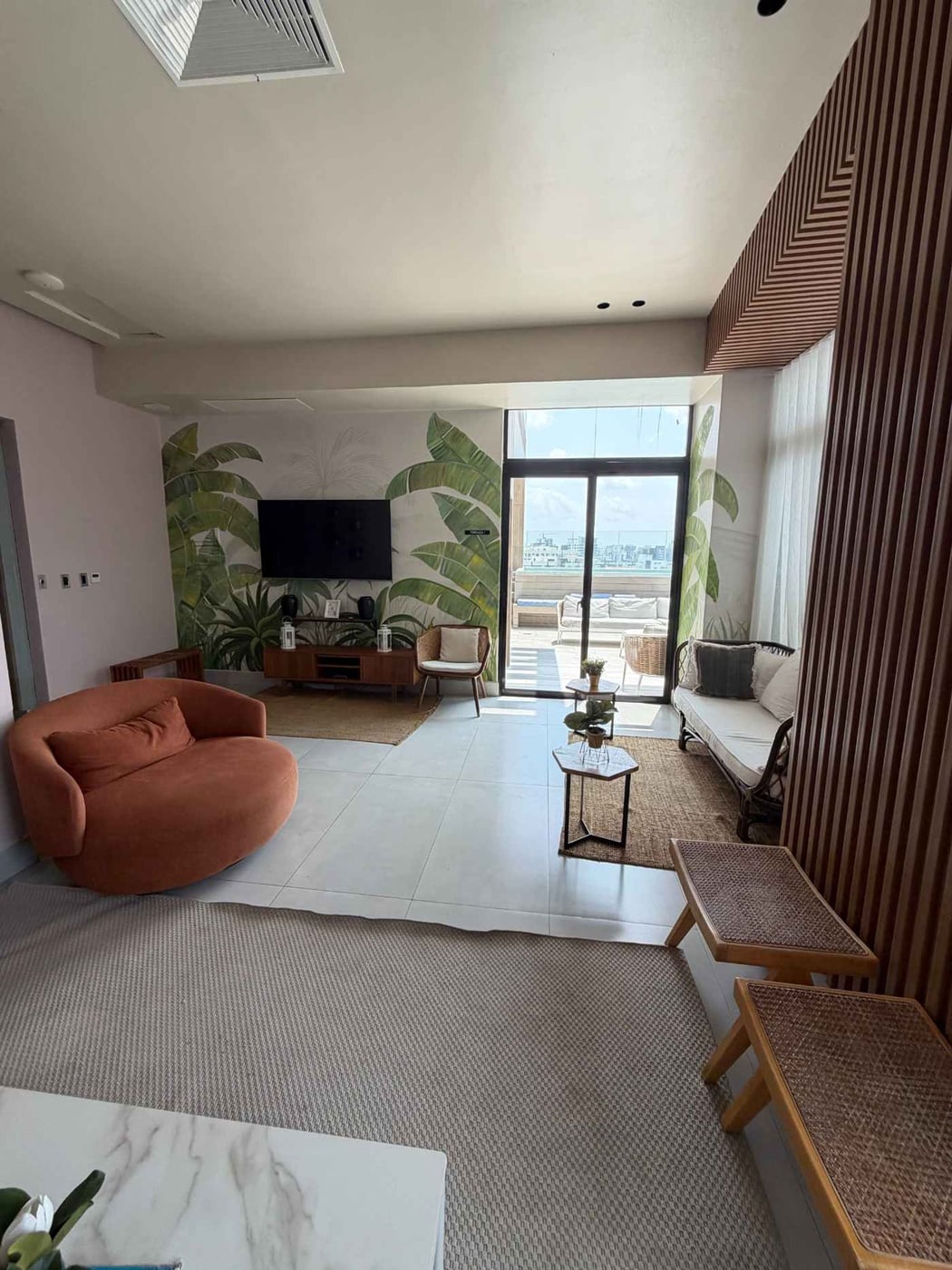 PENTHOUSE, EVARISTO MORALES – foto 1