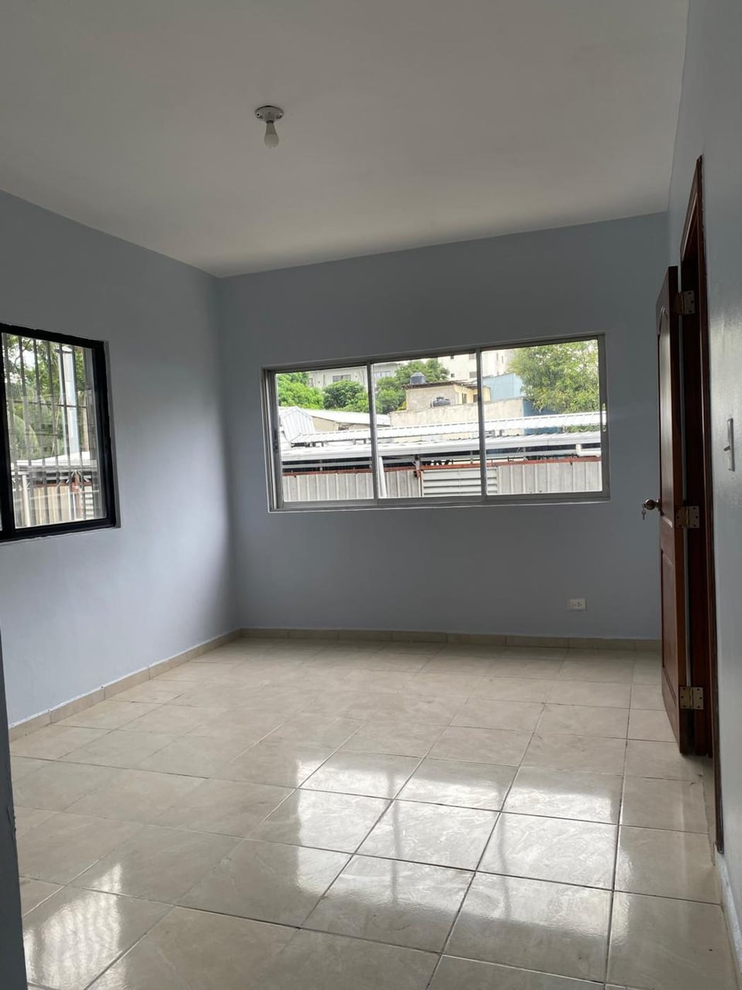 Ens. Paraíso: local comercial en alquiler – foto 1