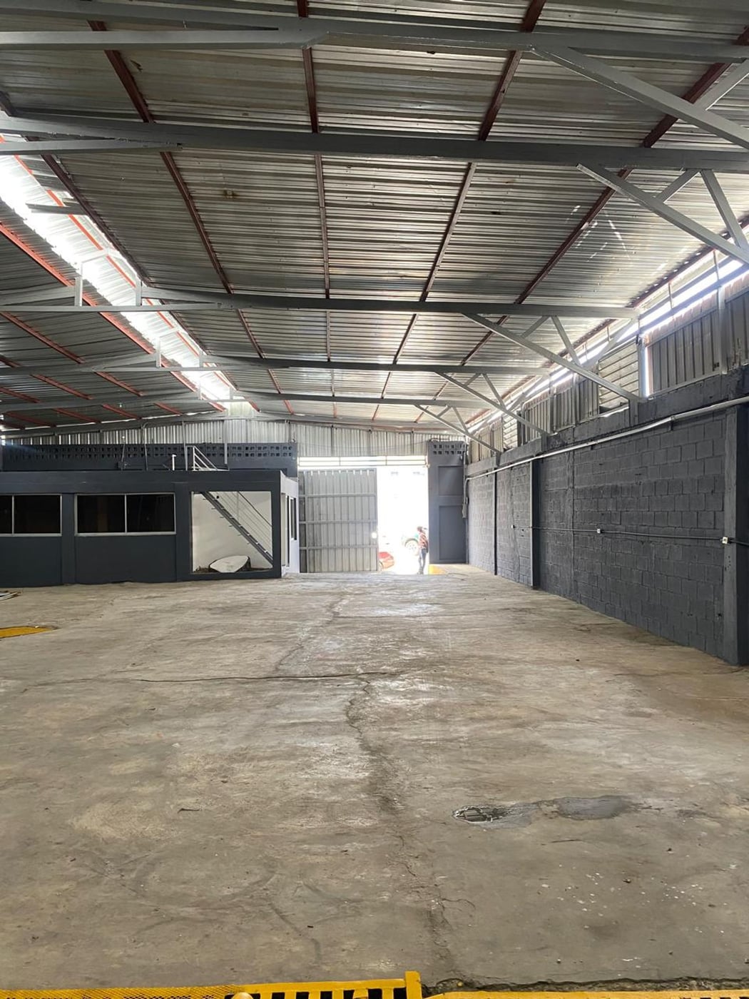 Ens. Paraíso: Nave de 490mts en alquiler – foto 1