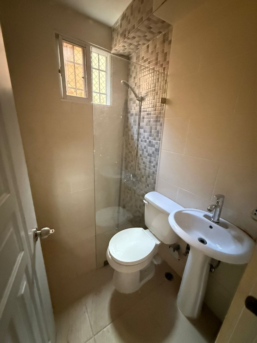Casa amplia en Jardines del Ozama – foto 7