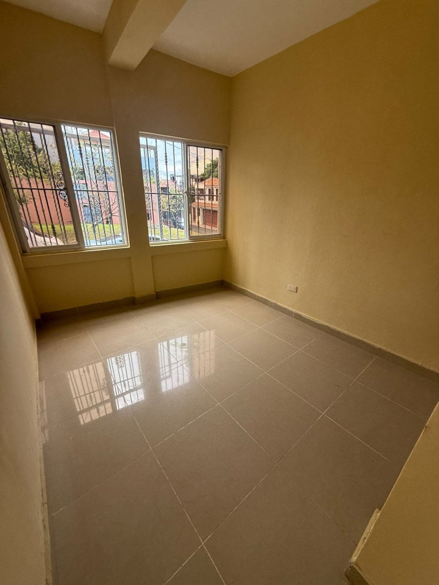 Casa amplia en Jardines del Ozama – foto 2