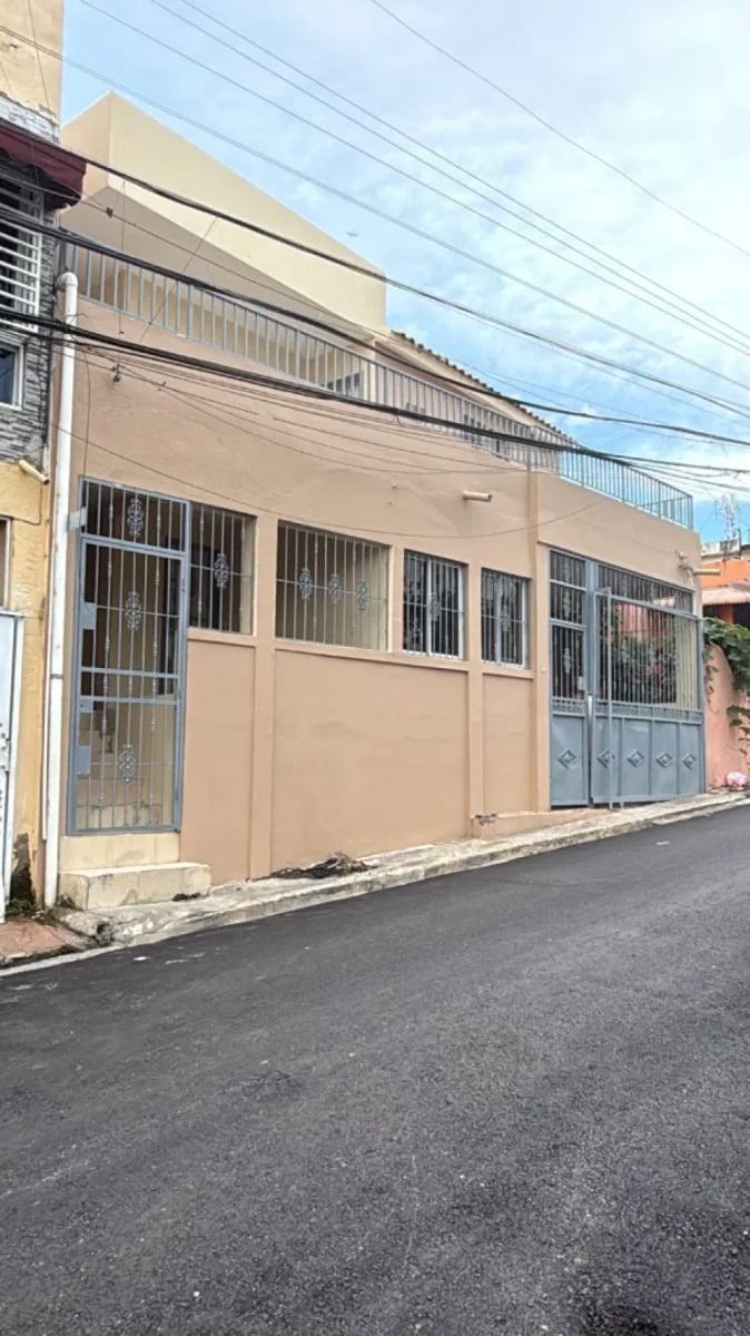 Casa amplia en Jardines del Ozama – foto 1