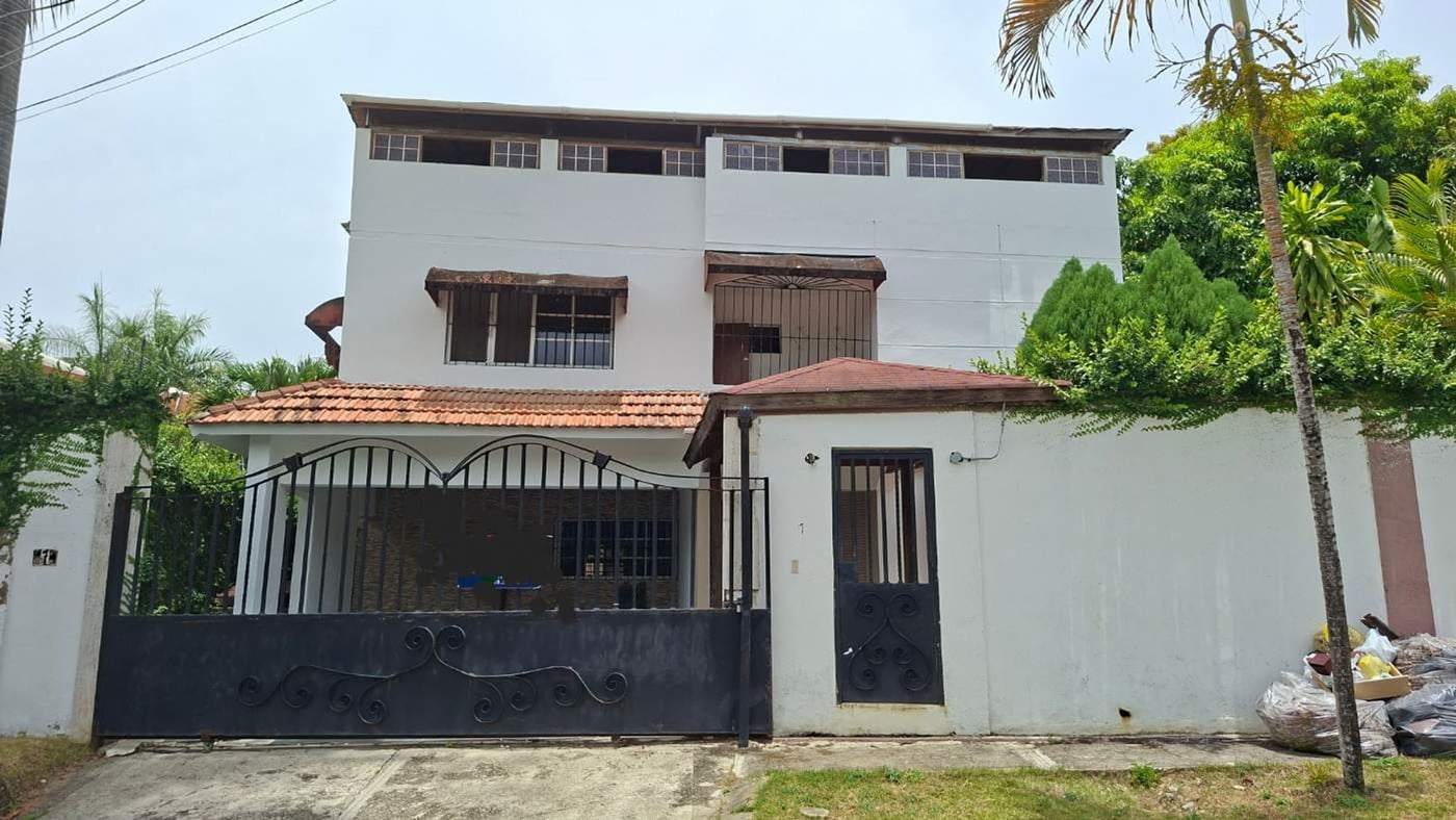 Amplia casa tres niveles Alameda, Santo Domingo Oeste – foto 1