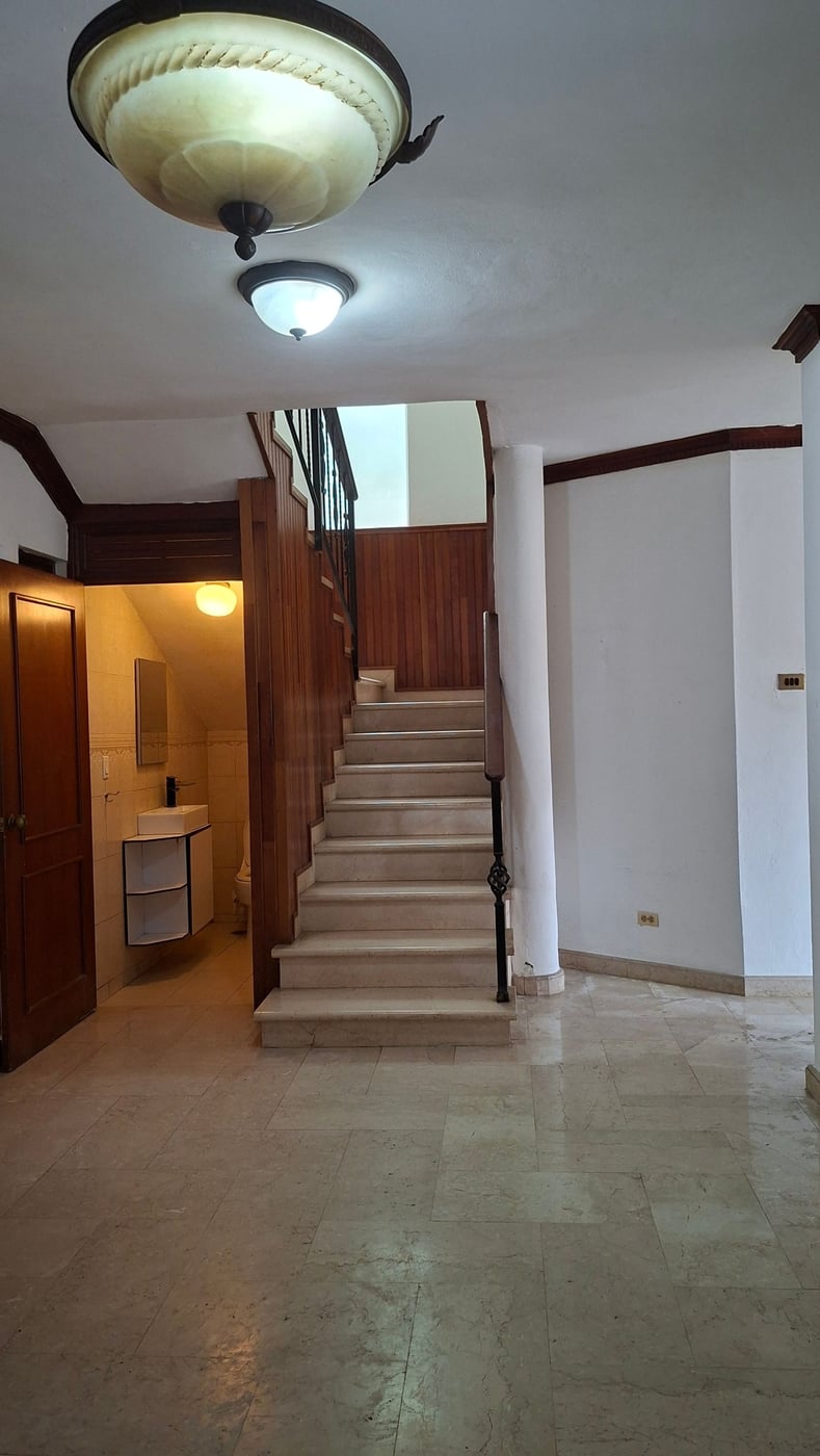 Amplia casa tres niveles Alameda, Santo Domingo Oeste – foto 8