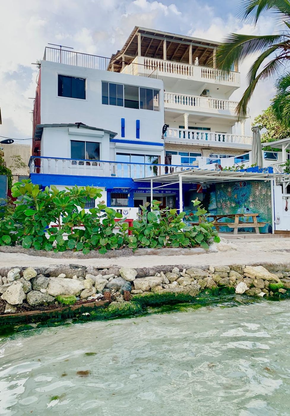 EDIFICIO FRNTE A LA PLAYA DE BOCA CHICA – foto 1